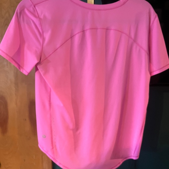 Lululemon High-Neck Running and Training T-Shirt in Pow Wow Pink Size: 6 - Picture 6 of 7